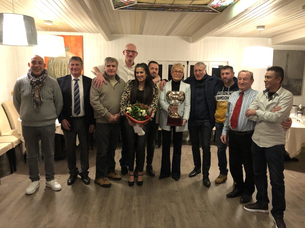 Célébration de la victoire de la coupe de 2é division